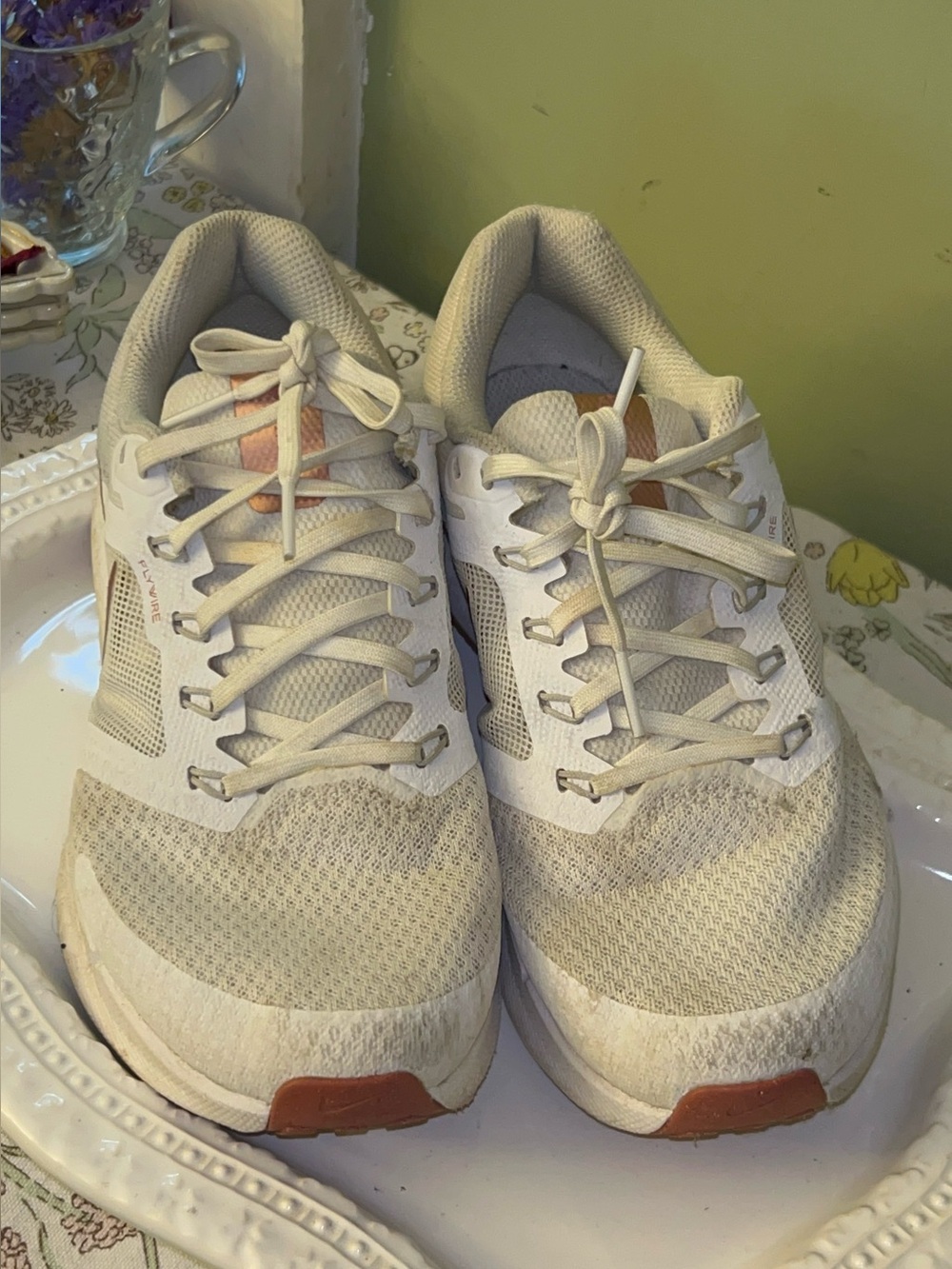 Nike Women's Run Swift 3 "White Metallic Red Bronze" Size 6.5